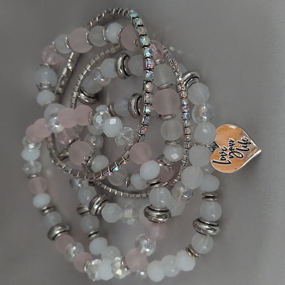 Multi-strand stretchy bracelet